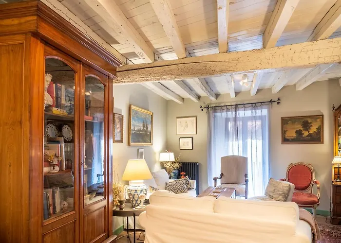 Encantadora Casa De Pueblo Con 5 Hab. En Burgos
