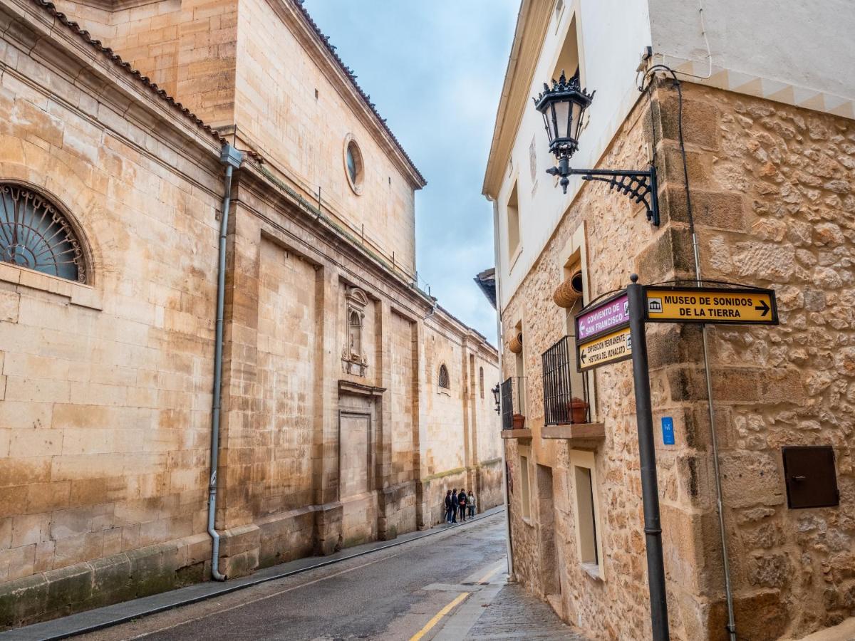 Ferienhaus Encantadora Casa De Pueblo Con 5 Hab. En Burgos *